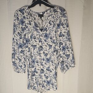 Jones New York Sz1X. Artsy,Cottage Core, White,blue Floral Spread.Long Sleeve.